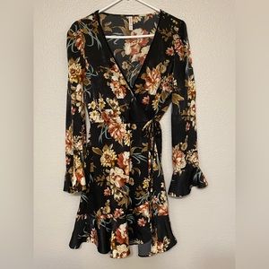 XHILIRATION Floral V-Neck Dress